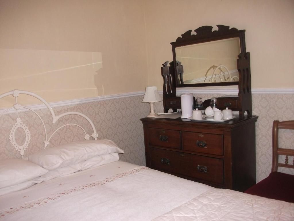 Fuchsia House Bed And Breakfast Connemara Renvyle Room photo